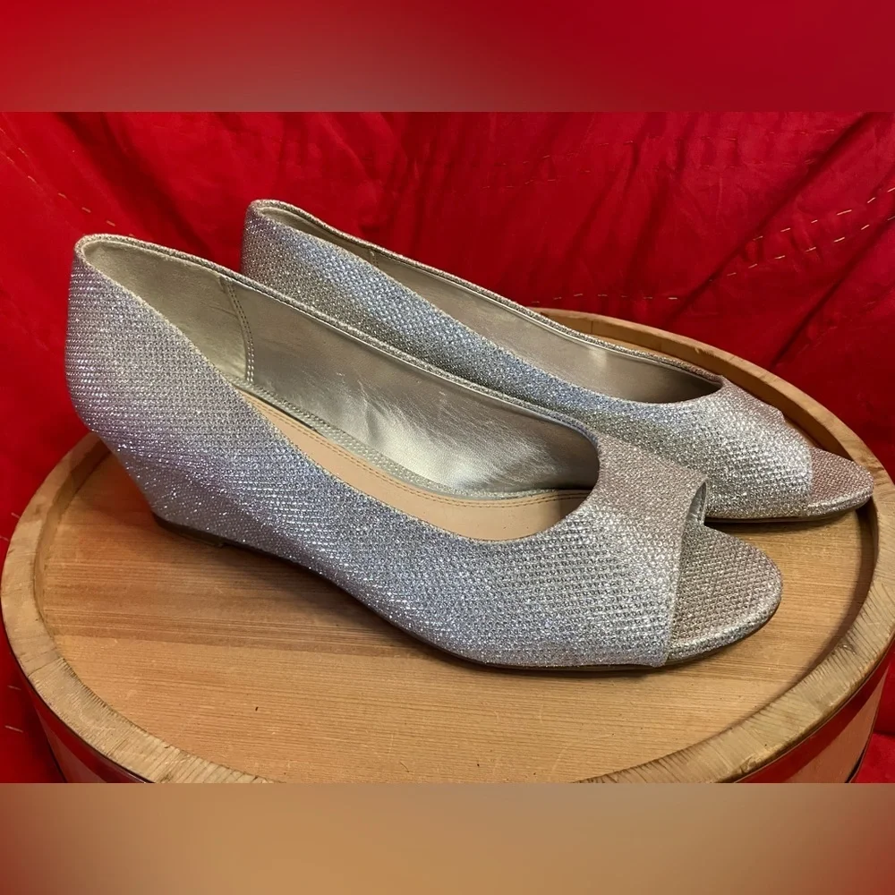 Kelly & Kate Sparkle Cilasa Wedge Pump Metallic Size 9